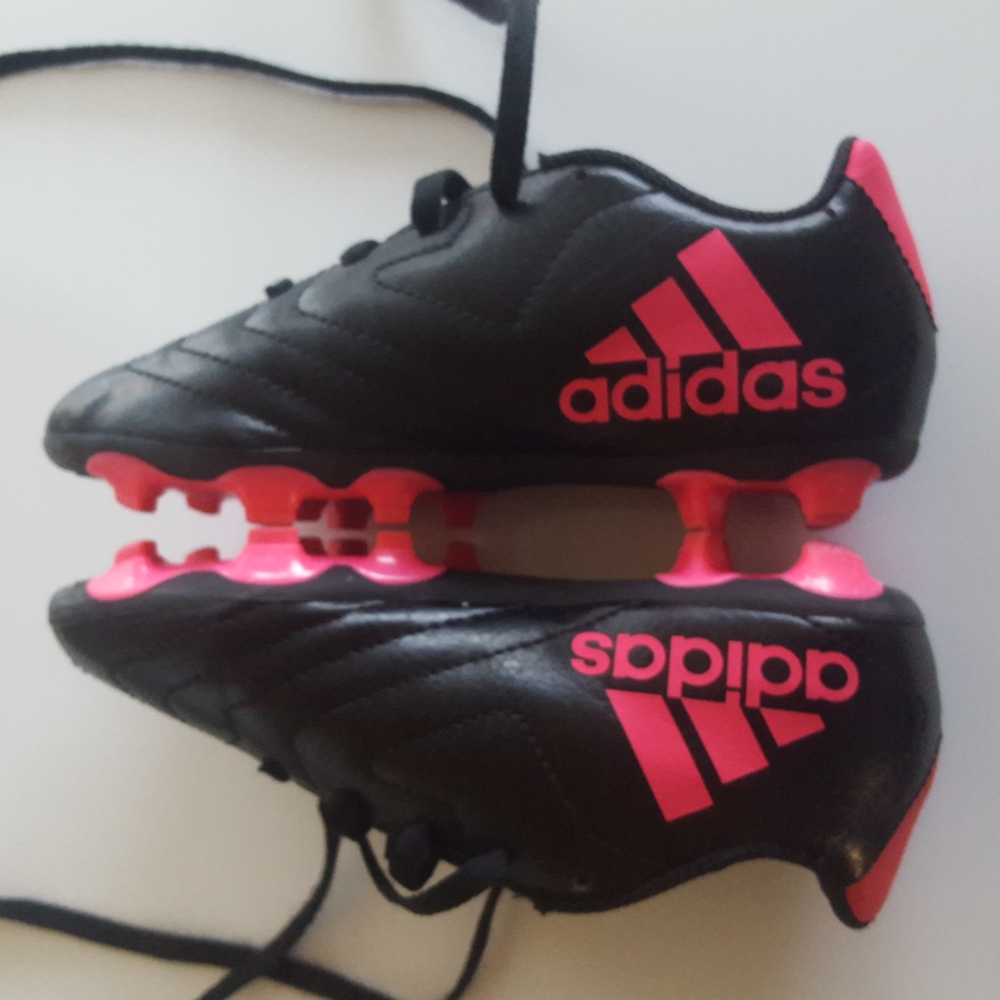 Adidas Kids size 11 Pink & Black Soccer Cleats. Used in very good condition! - Picture 8 of 9